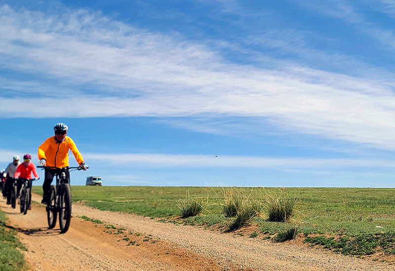 Cycling in Mongolian steppe 2025